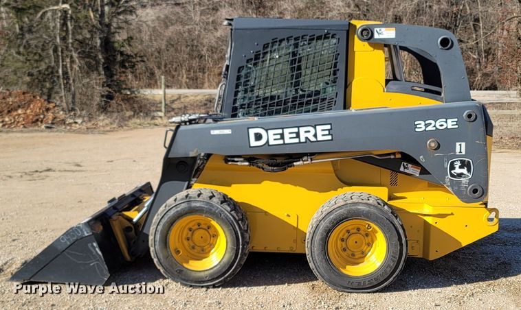 image for item ME9046 2013 John Deere 326E  skid steer loader