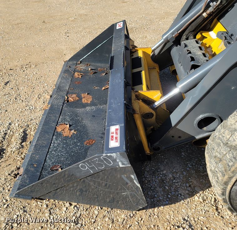 image for item ME9046 2013 John Deere 326E  skid steer loader