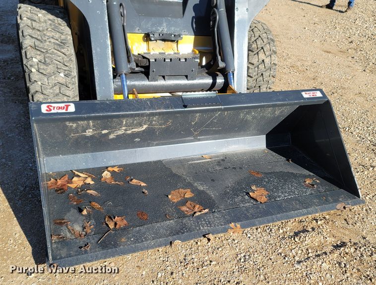 image for item ME9046 2013 John Deere 326E  skid steer loader