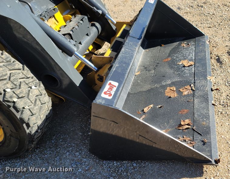 image for item ME9046 2013 John Deere 326E  skid steer loader