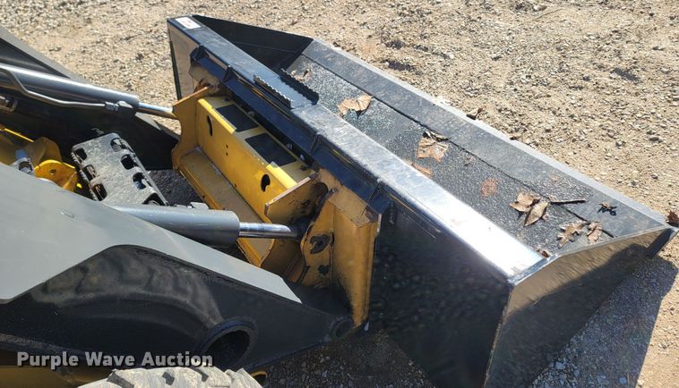 image for item ME9046 2013 John Deere 326E  skid steer loader
