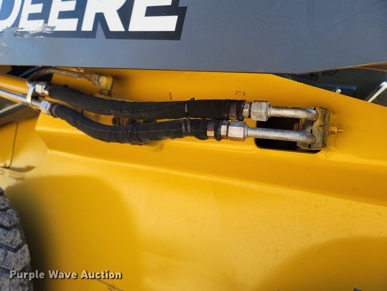 image for item ME9046 2013 John Deere 326E  skid steer loader