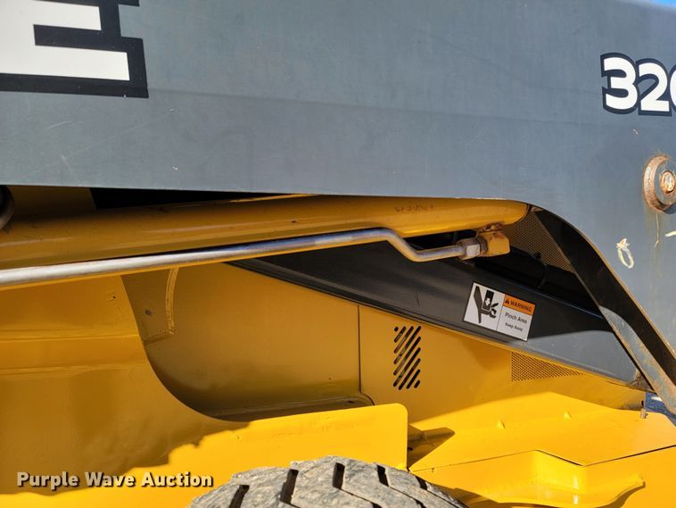 image for item ME9046 2013 John Deere 326E  skid steer loader