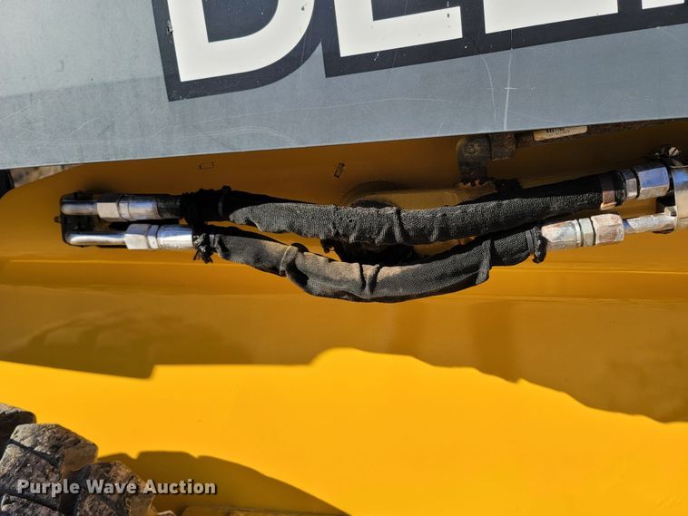 image for item ME9046 2013 John Deere 326E  skid steer loader