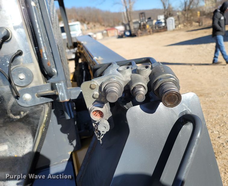 image for item ME9046 2013 John Deere 326E  skid steer loader