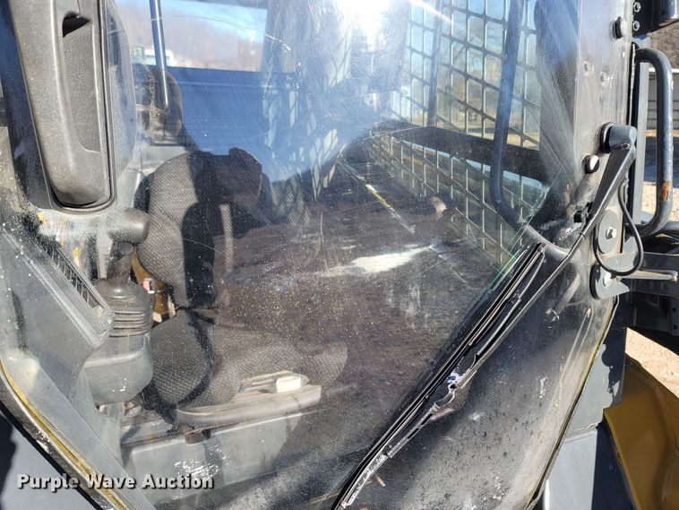 image for item ME9046 2013 John Deere 326E  skid steer loader