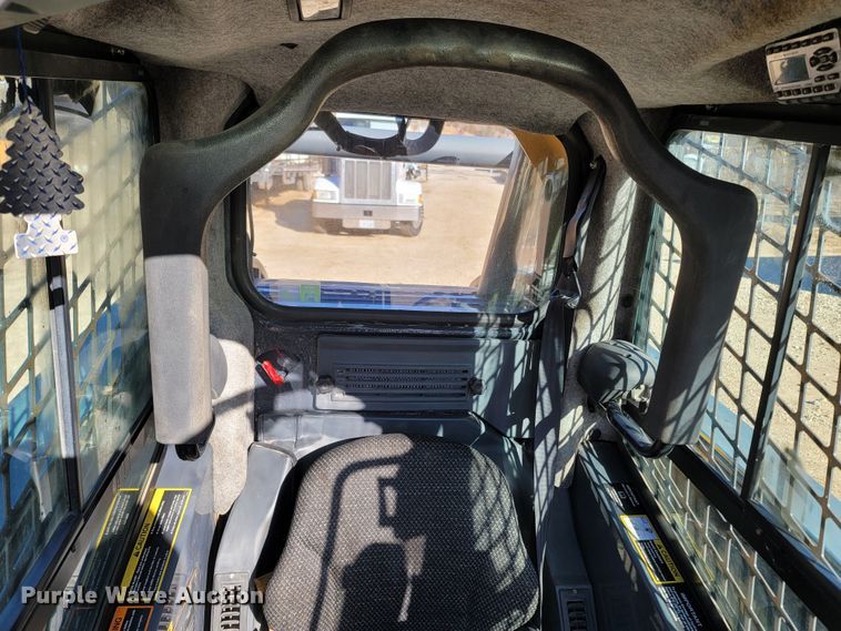 image for item ME9046 2013 John Deere 326E  skid steer loader