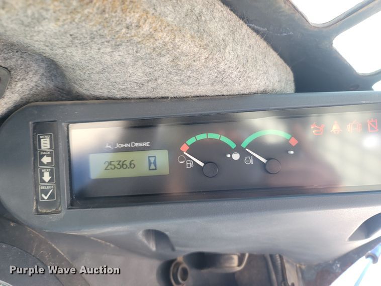 image for item ME9046 2013 John Deere 326E  skid steer loader