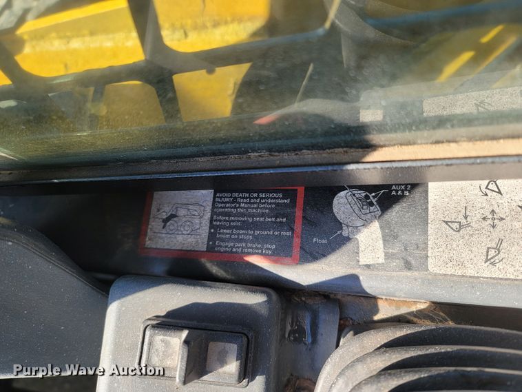 image for item ME9046 2013 John Deere 326E  skid steer loader