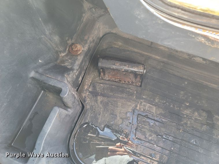 image for item ME9046 2013 John Deere 326E  skid steer loader