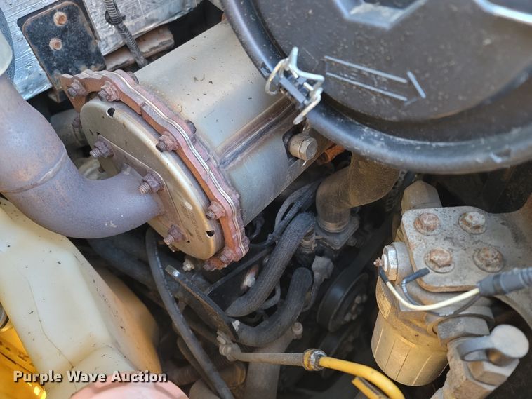 image for item ME9046 2013 John Deere 326E  skid steer loader