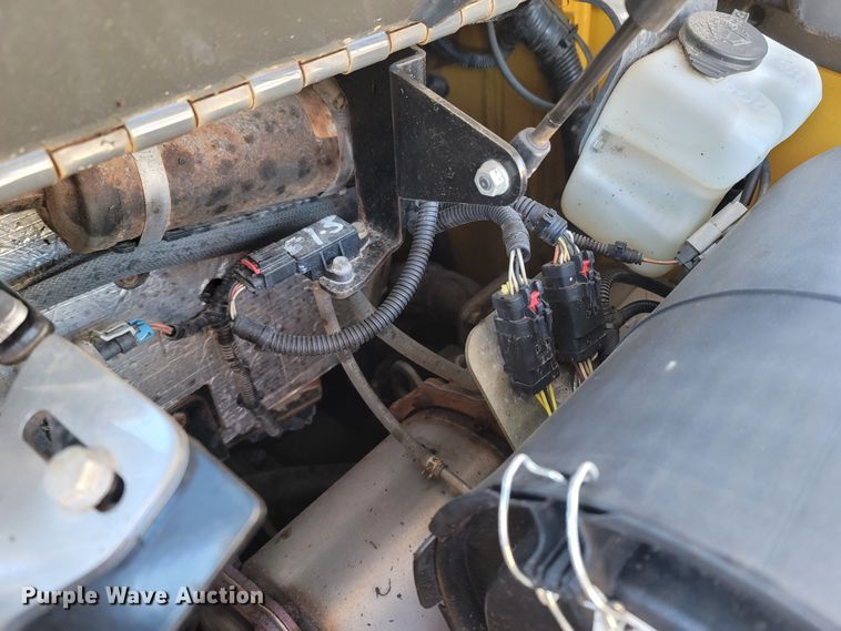 image for item ME9046 2013 John Deere 326E  skid steer loader