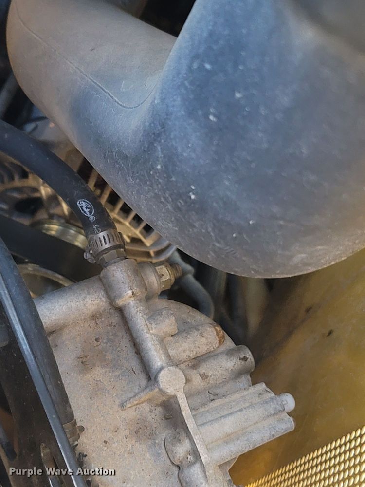 image for item ME9046 2013 John Deere 326E  skid steer loader