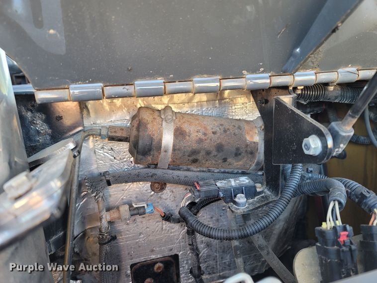 image for item ME9046 2013 John Deere 326E  skid steer loader