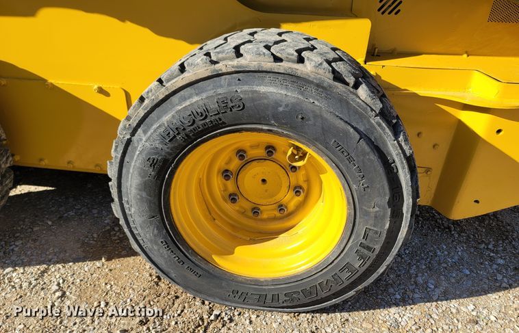 image for item ME9046 2013 John Deere 326E  skid steer loader