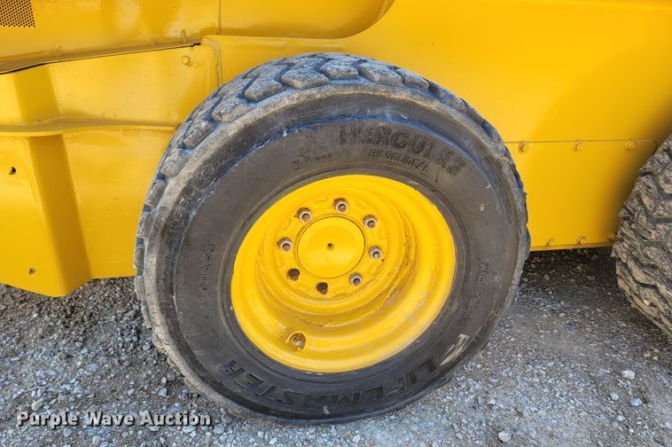 image for item ME9046 2013 John Deere 326E  skid steer loader