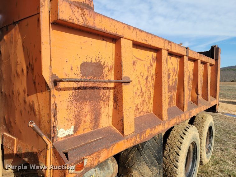 image for item ME9048 1986 International F1954  dump truck