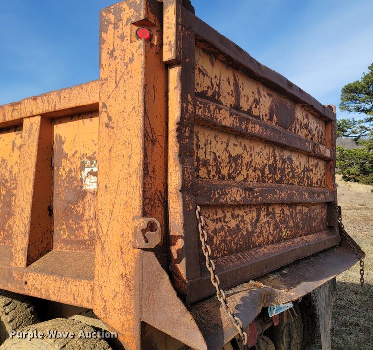 image for item ME9048 1986 International F1954  dump truck