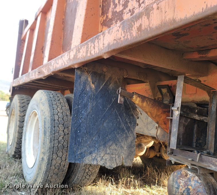 image for item ME9048 1986 International F1954  dump truck