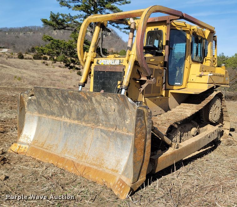 image for item ME9049 1987 Caterpillar D6H Series II  dozer