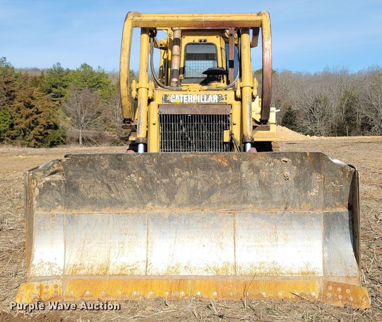 image for item ME9049 1987 Caterpillar D6H Series II  dozer