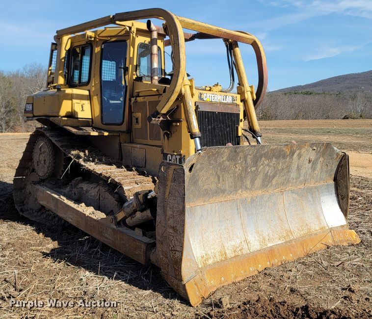 image for item ME9049 1987 Caterpillar D6H Series II  dozer
