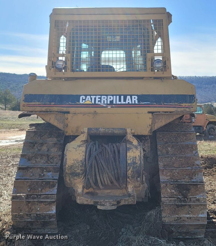 image for item ME9049 1987 Caterpillar D6H Series II  dozer