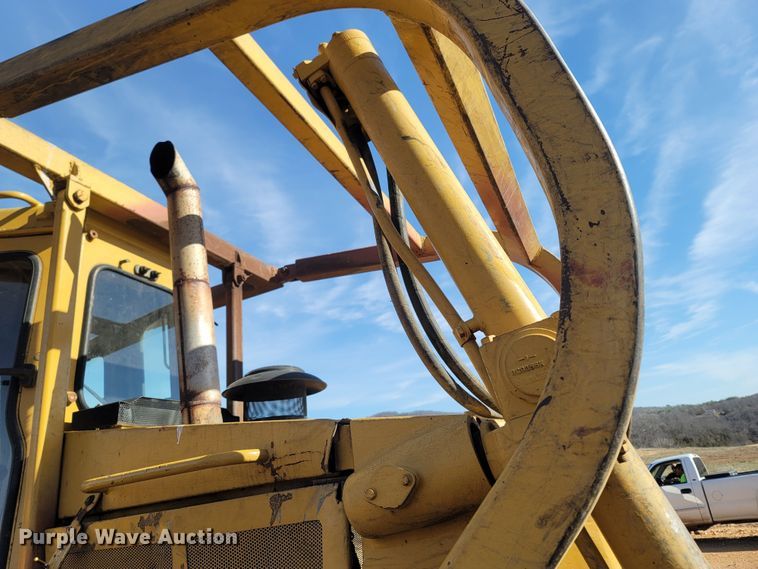 image for item ME9049 1987 Caterpillar D6H Series II  dozer