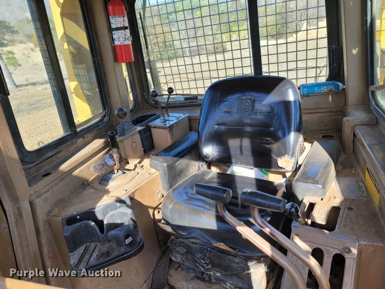 image for item ME9049 1987 Caterpillar D6H Series II  dozer