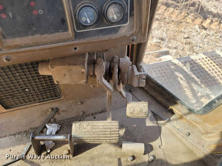 image for item ME9049 1987 Caterpillar D6H Series II  dozer
