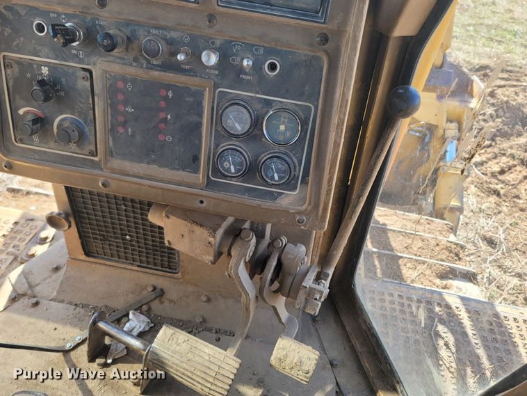 image for item ME9049 1987 Caterpillar D6H Series II  dozer