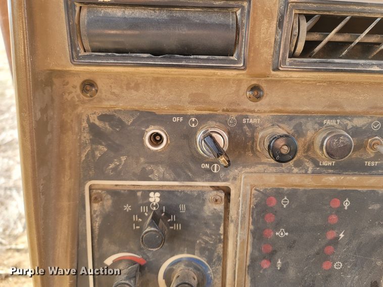 image for item ME9049 1987 Caterpillar D6H Series II  dozer