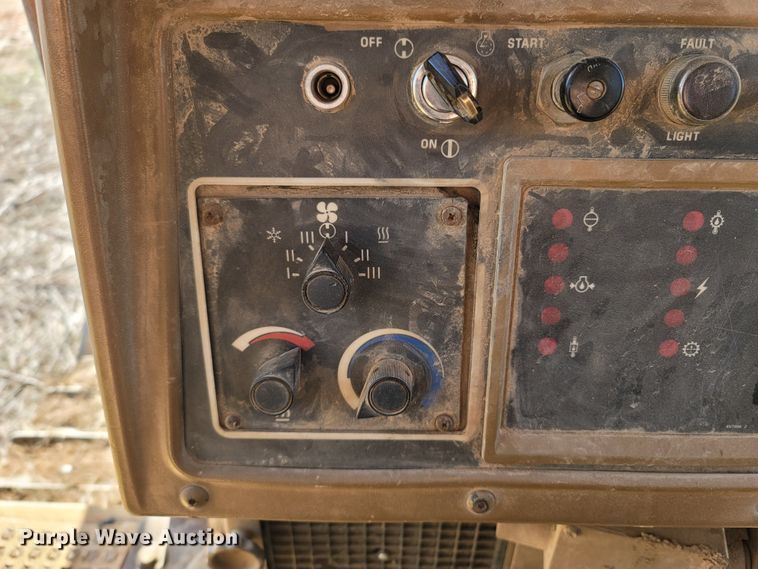 image for item ME9049 1987 Caterpillar D6H Series II  dozer