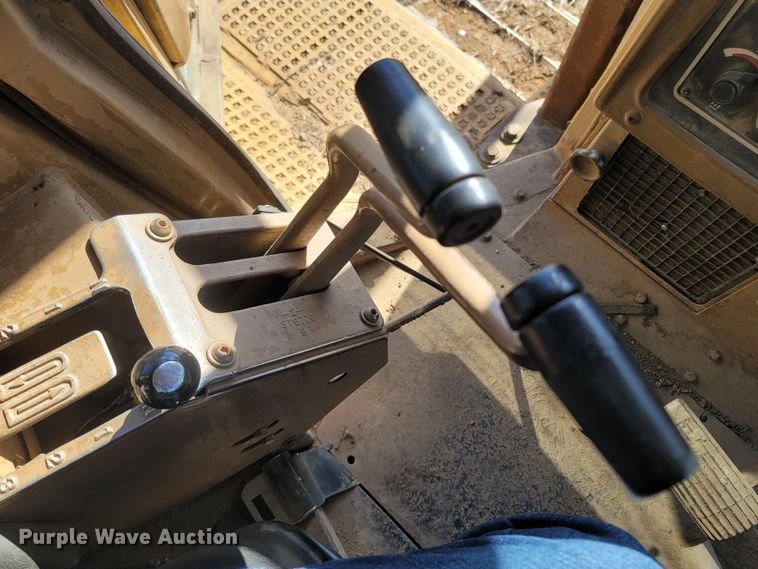 image for item ME9049 1987 Caterpillar D6H Series II  dozer