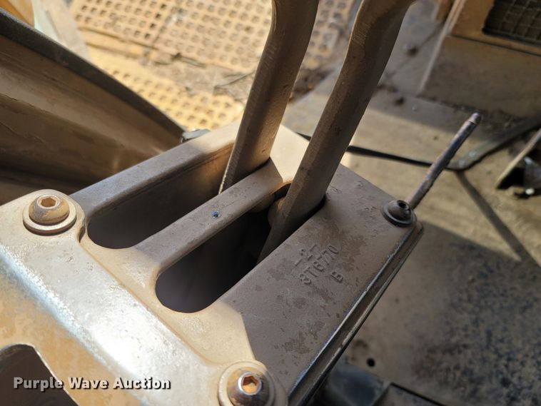 image for item ME9049 1987 Caterpillar D6H Series II  dozer