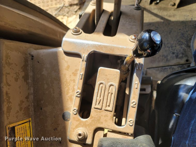 image for item ME9049 1987 Caterpillar D6H Series II  dozer