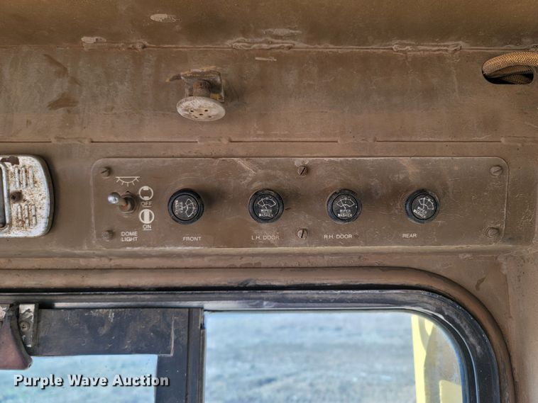 image for item ME9049 1987 Caterpillar D6H Series II  dozer