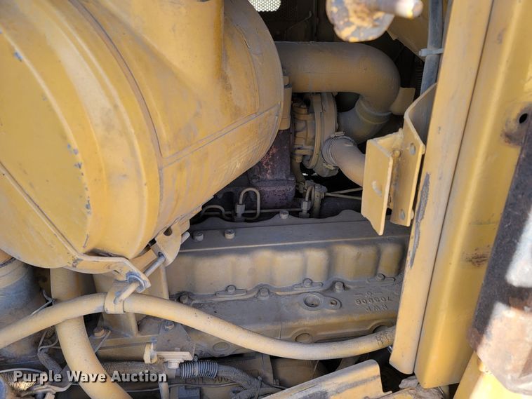 image for item ME9049 1987 Caterpillar D6H Series II  dozer