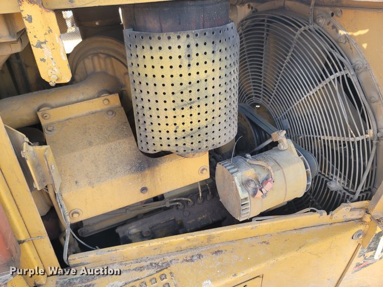 image for item ME9049 1987 Caterpillar D6H Series II  dozer