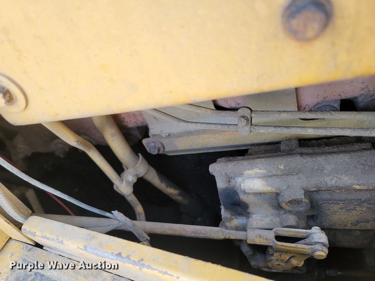 image for item ME9049 1987 Caterpillar D6H Series II  dozer