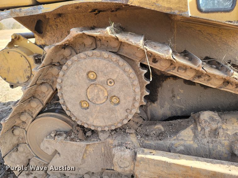 image for item ME9049 1987 Caterpillar D6H Series II  dozer