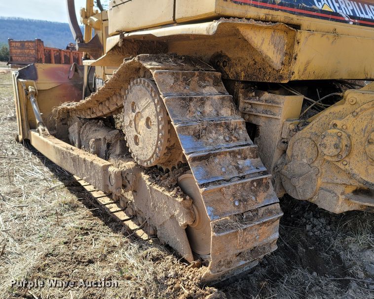 image for item ME9049 1987 Caterpillar D6H Series II  dozer