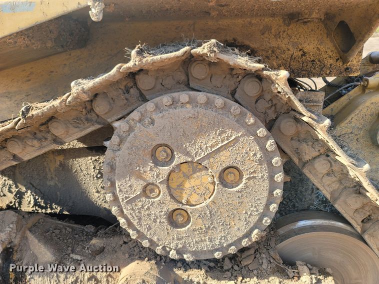 image for item ME9049 1987 Caterpillar D6H Series II  dozer