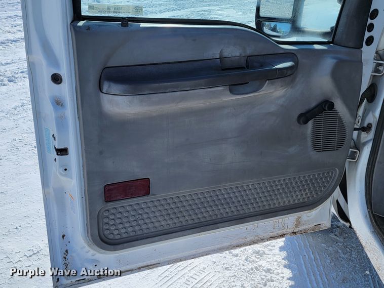 image for item ME9768 2000 Ford F550 Super Duty XL  utility / service truck