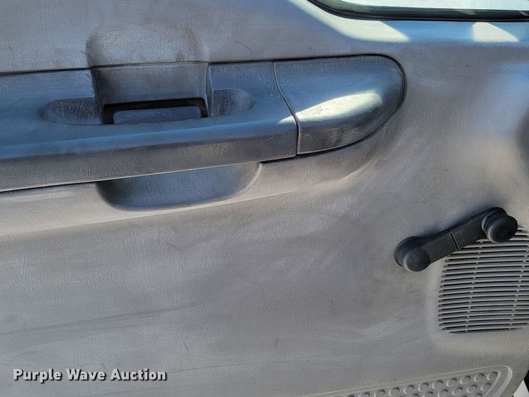 image for item ME9768 2000 Ford F550 Super Duty XL  utility / service truck