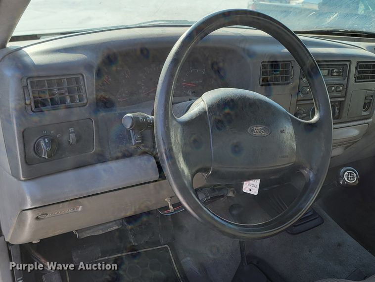 image for item ME9768 2000 Ford F550 Super Duty XL  utility / service truck