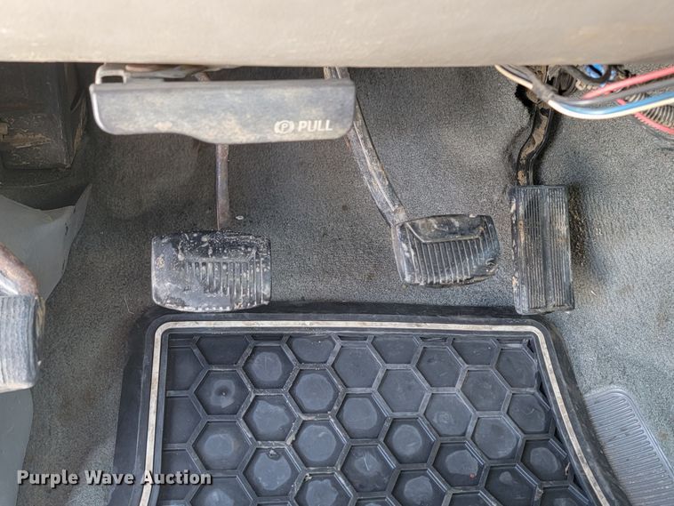 image for item ME9768 2000 Ford F550 Super Duty XL  utility / service truck