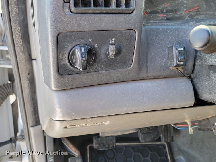 image for item ME9768 2000 Ford F550 Super Duty XL  utility / service truck