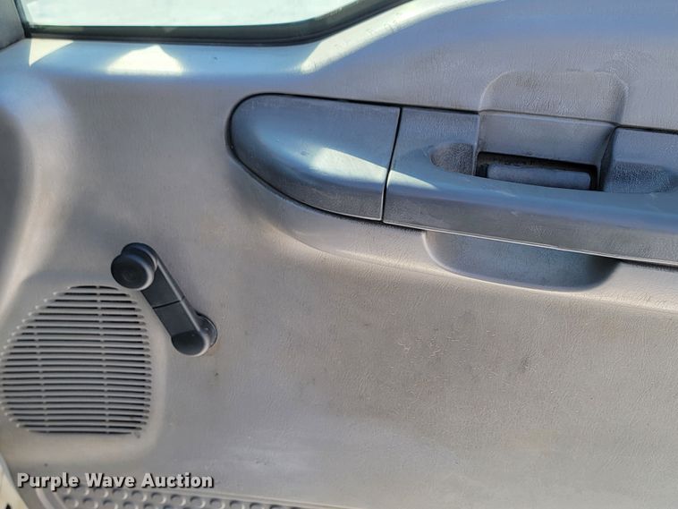 image for item ME9768 2000 Ford F550 Super Duty XL  utility / service truck