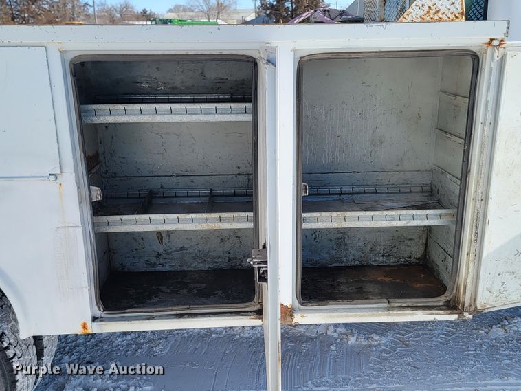 image for item ME9768 2000 Ford F550 Super Duty XL  utility / service truck